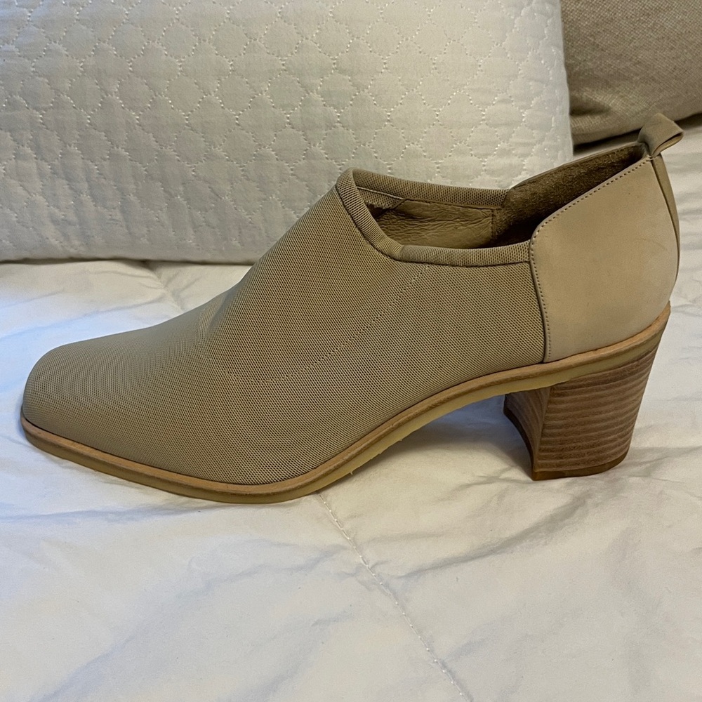 Donald J. Pliner Beige Heeled Boots